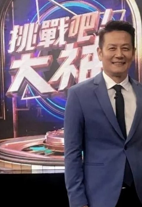 【爆操校花】看到妹妹哭还给了200小费，被操的一直推开男主，被强行摁住！ - 91porna